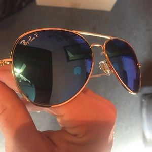 Aviator style sunglasses
